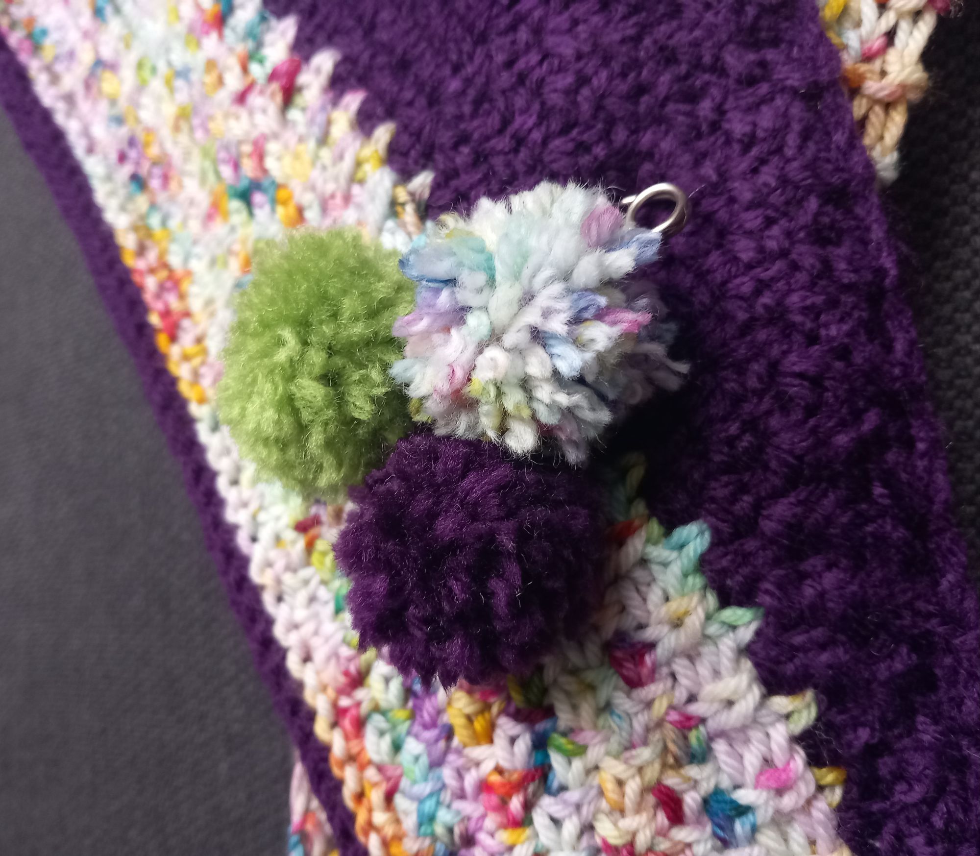 Pom Pom Pin